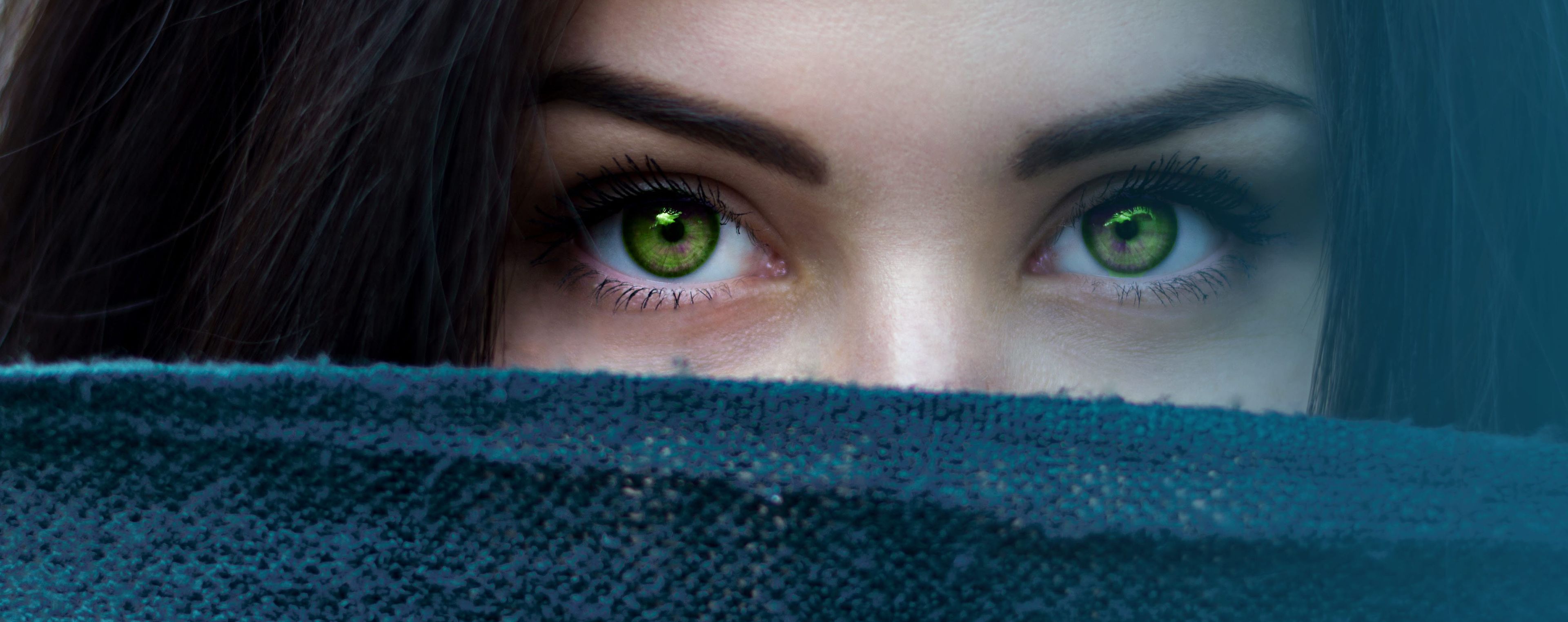 Close up of a woman's eyes